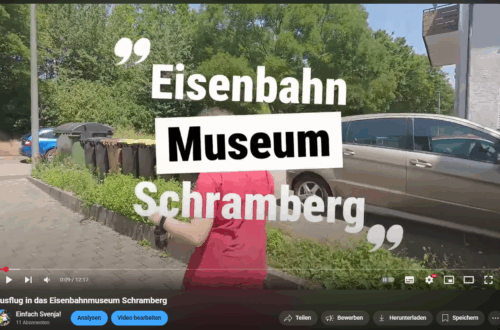 Screenshot eines YouTube-Video-Thumbnails mit dem Titel "Eisenbahn Museum Schramberg" und dem Videoplayer darunter, der eine Person vor dem Museumseingang zeigt.